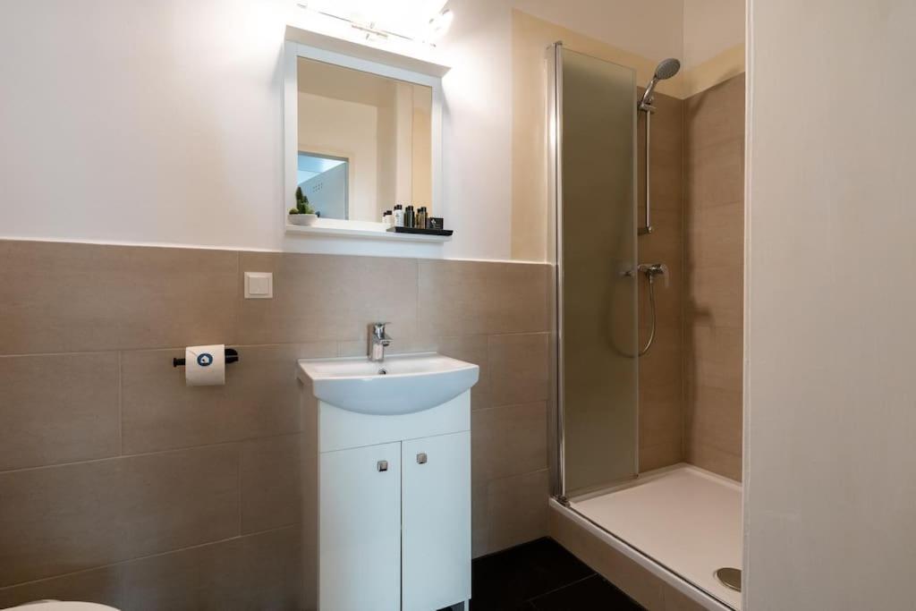 Sleek Studio By City Center By Hm Vienna Luaran gambar